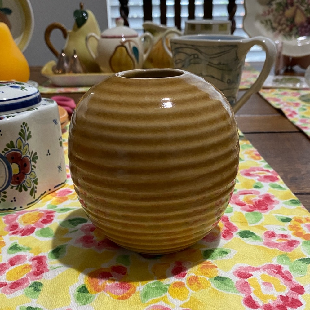 Mid Century Studio Pottery Vase. 5 inches Tall.  Ribbing around Pot. EC.